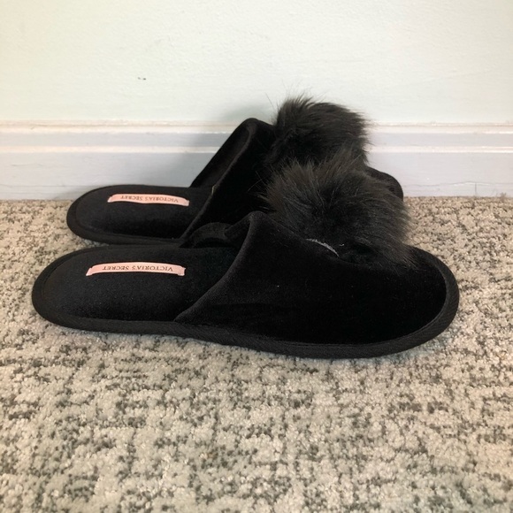 Victoria’s Secret Black Pom Pom Pretty Slippers Size Medium - Picture 4 of 8